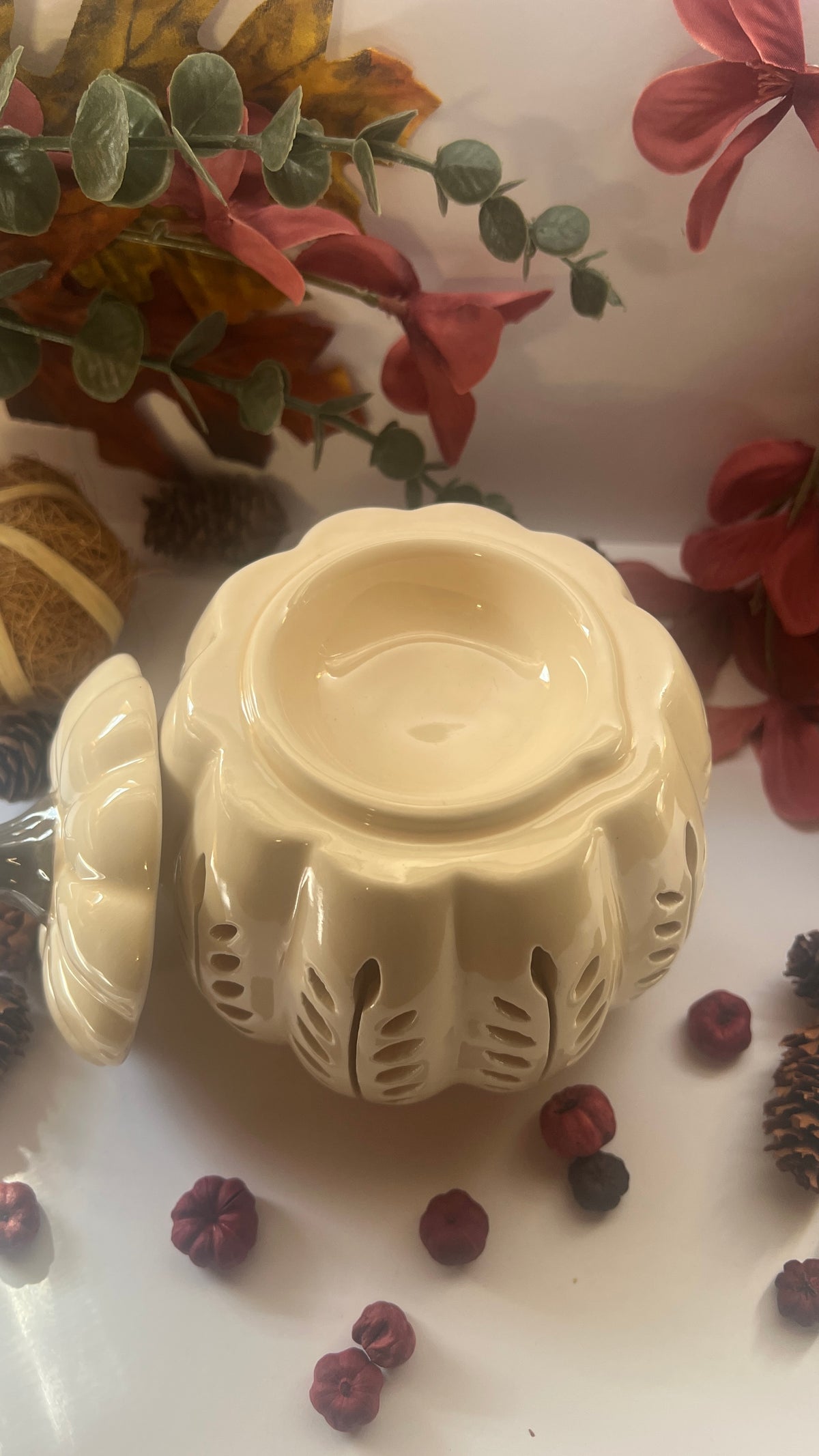 Cream Leaf Cut Out Pumpkin Oil/Wax Burner