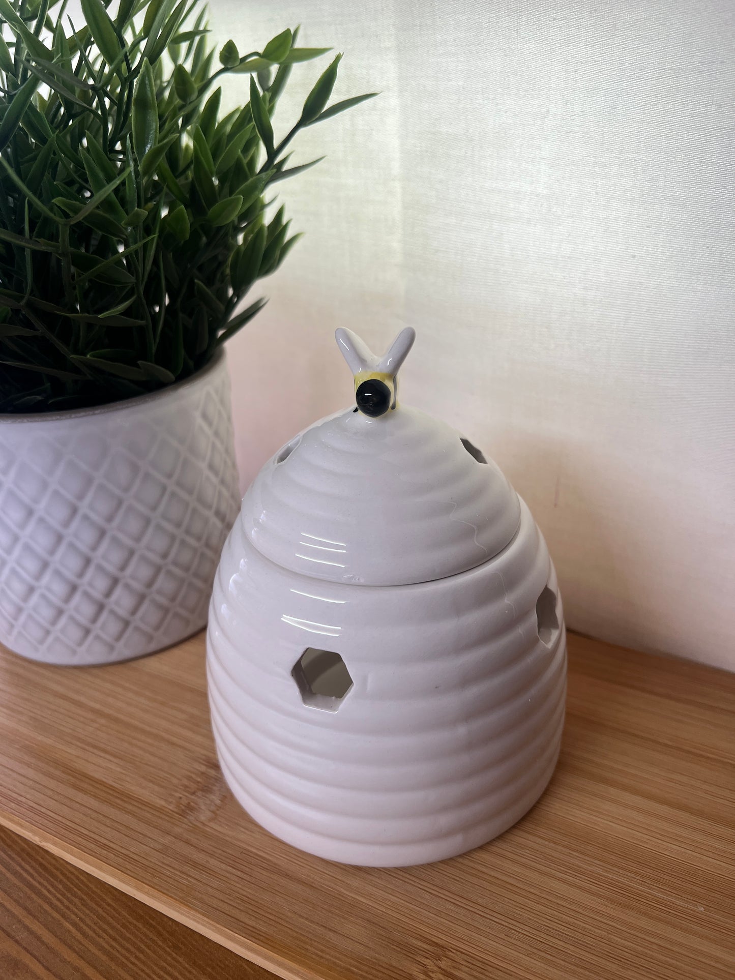White Beehive Ceramic Oil/ Wax Burner